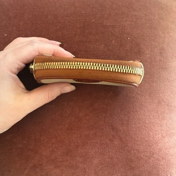 Dooney & Bourke Beige and Brown Coin Purse - Picture 4 of 6